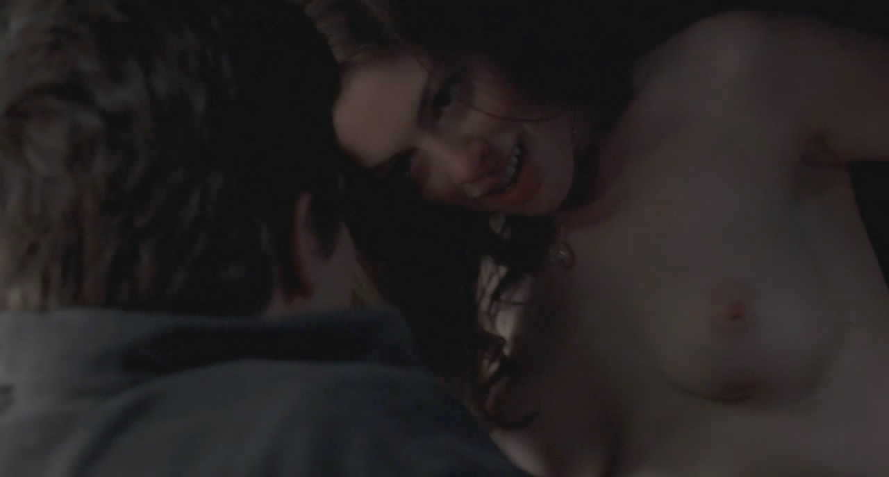 Here are pictures of Anne Hathaway’s nude movie scenes. 