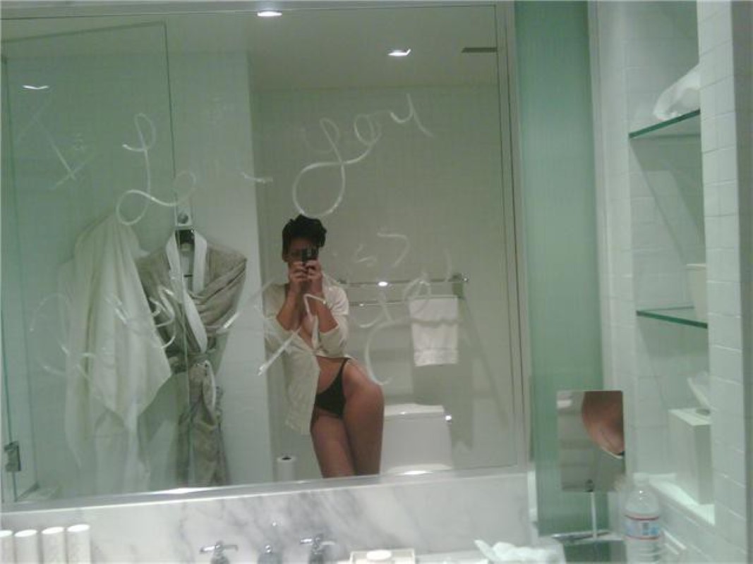 Rihanna Naked Pic Leaked 6