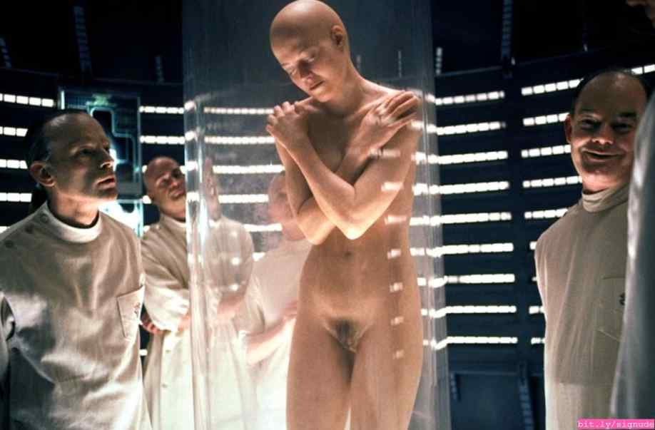 Sigourney weaver nude pics