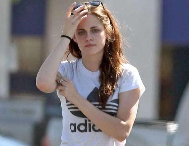 Kristen Stewart goes for a walk after apologising to Robert Pattinson