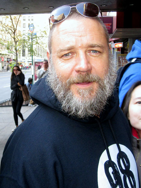 Russell Crowe, chillin'