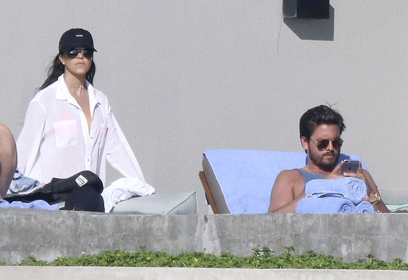 Exclusive... 52230938 Reality star Kourtney Kardashian and ex-husband Scott Disick enjoy a weekend together in Los Cabos, Mexico on September 14, 2016. The on-again, off-again couple appear to be reconciled. ***NO USE W/O PRIOR AGREEMENT - CALL FOR PRICING*** FameFlynet, Inc - Beverly Hills, CA, USA - +1 (310) 505-9876