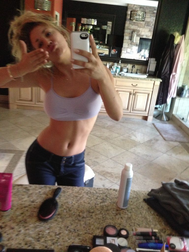 http://www.hecklerspray.com/wp-content/gallery/kaley-cuoco-nude/Kaley-Cuoco-Leaked-Nudes-020.JPG